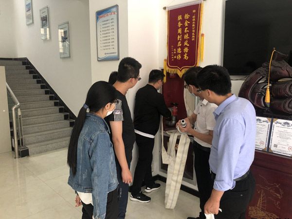 泓源新能源公司、出租車公司聯(lián)合開展消防安全演練(圖2)